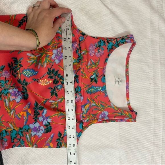 Decree Coral Floral Tropical Cropped Tank Top with slit - Picture 4 of 6